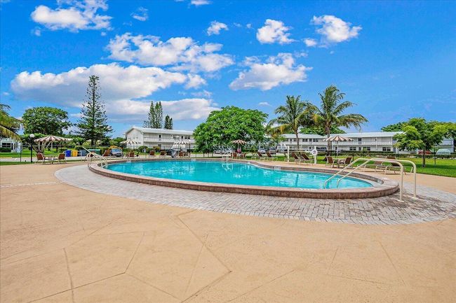 201 Kent L, Condo with 1 bedrooms, 2 bathrooms and null parking in West Palm Beach FL | Image 23