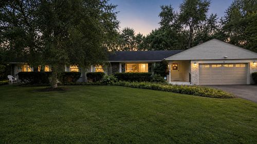 16 Falkirk Rd, Hawthorn Woods, IL, 60047-9254 | Card Image