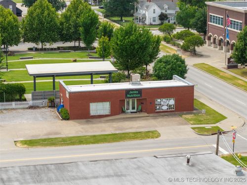 124 N 3rd St, Jenks, OK, 74037-3923 | Card Image