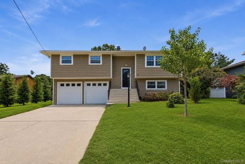38 Golden Gate Dr, Shirley, NY, 11967-3732 | Card Image