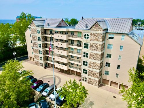 1a-240 Water St, Saint Joseph, MI, 49085-1175 | Card Image