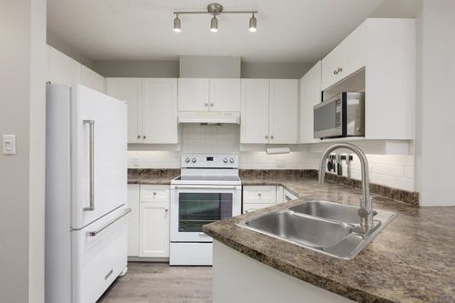 206-1035 Auckland St, New Westminster, BC, V3M1K9 | Card Image