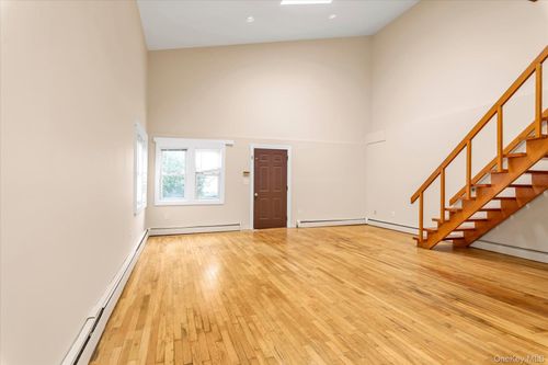 41 Newport Rd, Island Park, NY, 11558-1012 | Card Image