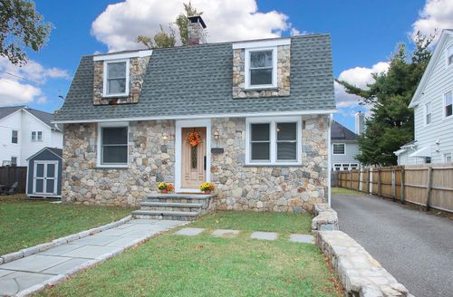 27 Bradley St, Fairfield, CT, 06824-4901 | Card Image