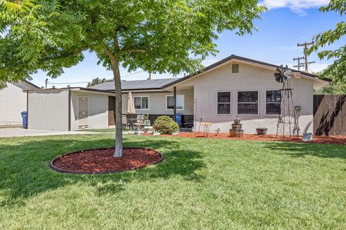 990 Linda Ln, Lemoore, CA, 93245-3434 | Card Image