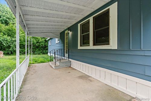 612 Red Oaks Dr, Howell, MI, 48843-9172 | Card Image