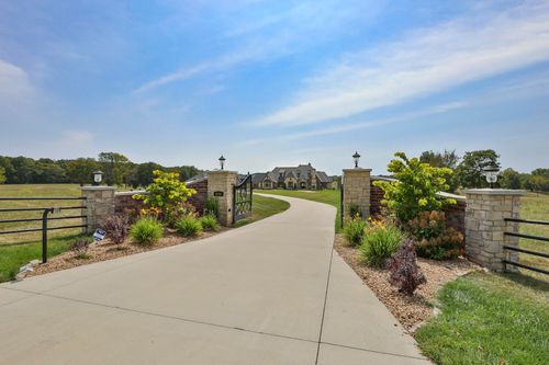 9784 E Farm Road 104, Strafford, MO, 65757-9131 | Card Image