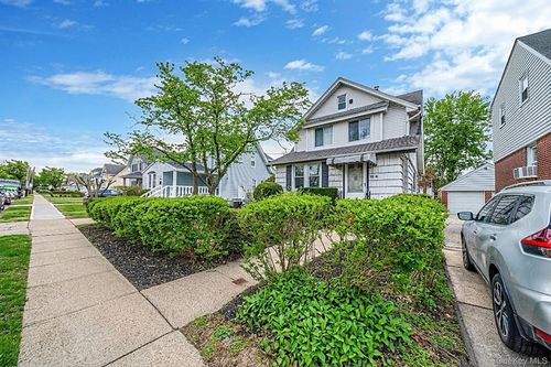 24718 137th Ave, Rosedale, NY, 11422-1805 | Card Image