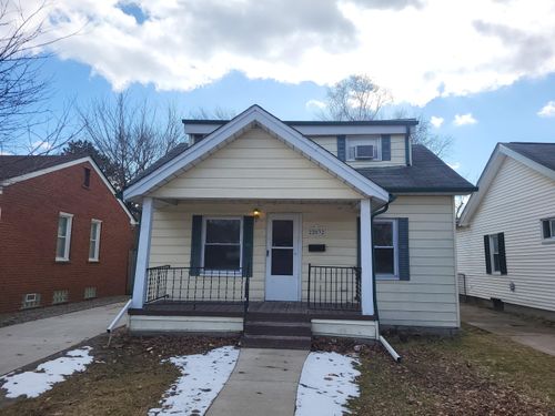 22032 Elizabeth St, Saint Clair Shores, MI, 48080-2032 | Card Image