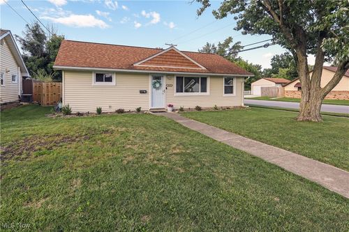 4231 Brockley Ave, Sheffield Lk, OH, 44054-2111 | Card Image