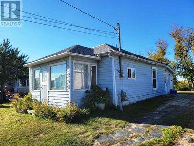 248 Government Rd, Home with 2 bedrooms, 1 bathrooms and null parking in Keewatin ON | Image 3