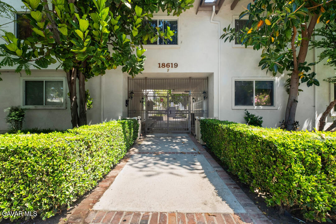 Residential in Tarzana