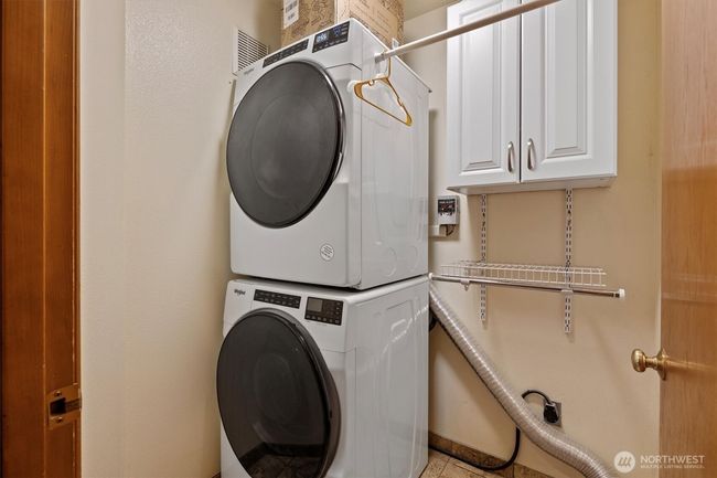 Main floor laundry | Image 17