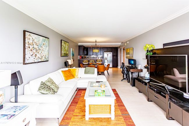 APT-1403 - 19370 Collins Ave, Condo with 2 bedrooms, 2 bathrooms and null parking in Sunny Isles Beach FL | Image 8
