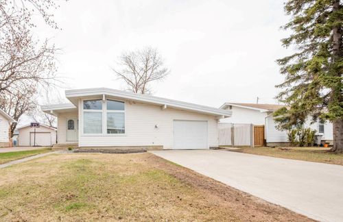 10245 113 Avenue, Grande Prairie, AB, T8V1W9 | Card Image