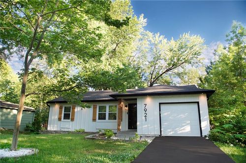 7921 W 91st Ter, Overland Park, KS, 66212-3101 | Card Image