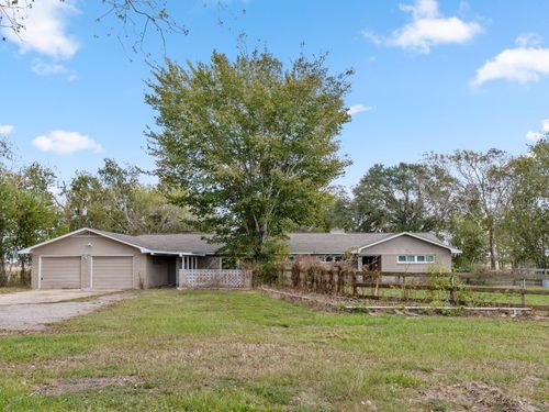 527 County Road 214, Bay City, TX, 77414-1323 | Card Image