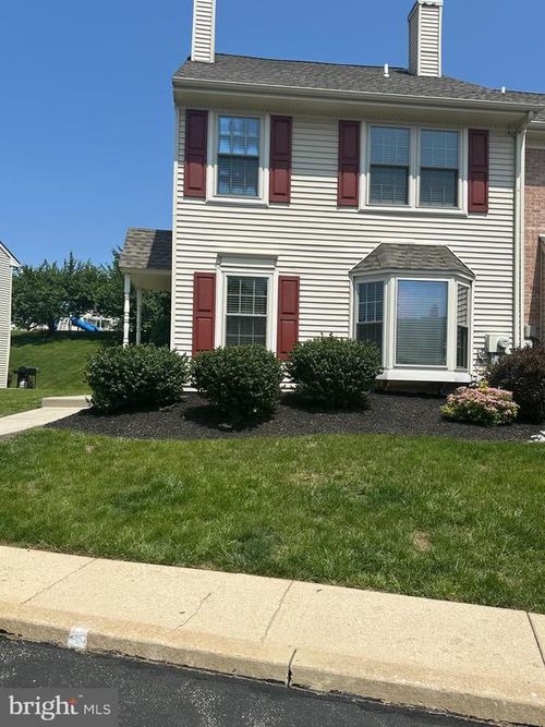 1053 Maple Glen Cir, POTTSTOWN, PA, 19464-3260 | Card Image