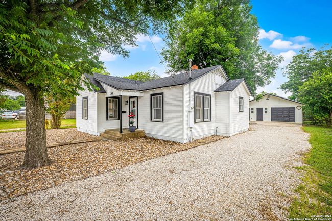 150 W Faust St, House other with 2 bedrooms, 3 bathrooms and null parking in New Braunfels TX | Image 8