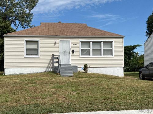 8235 Zoe Dr, Berkeley, MO, 63134-2230 | Card Image