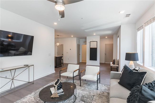 APT-1813 - 371 Grant Cir Se, Condo with 2 bedrooms, 2 bathrooms and null parking in Atlanta GA | Image 4