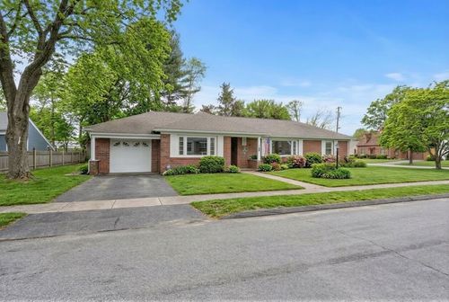 1 Little St, Rumford, RI, 02916-1825 | Card Image