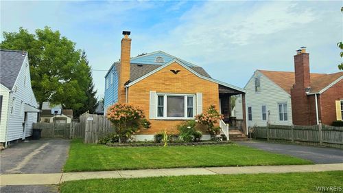8218 Pershing Ave, Niagara Falls, NY, 14304-3328 | Card Image