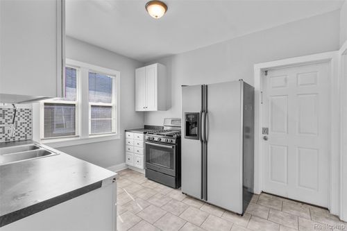 2004 Clements St, Detroit, MI, 48238-3483 | Card Image