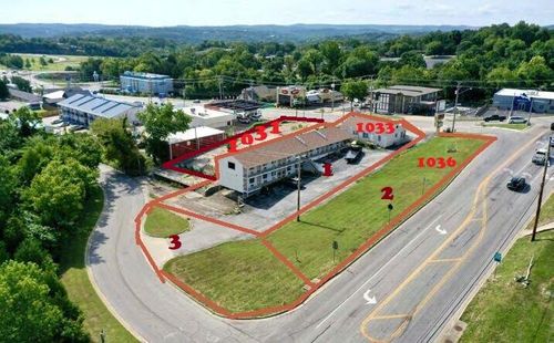 1033 W Main St, Branson, MO, 65616-2212 | Card Image