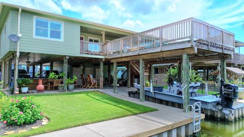 122 Four Master Rd, Freeport, TX, 77541-9680 | Card Image