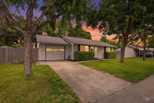 2950 N Cribbens Ave, Boise, ID, 83713-4939 | Card Image