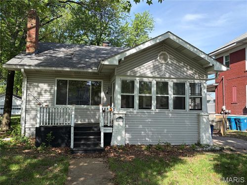 216 S 9th St, Wood River, IL, 62095-2332 | Card Image