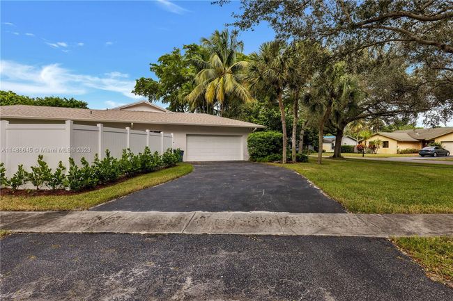 1611 Sw 54th Ter, House other with 6 bedrooms, 4 bathrooms and null parking in Plantation FL | Image 46