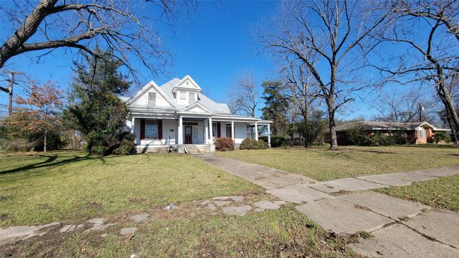 909 W Broadway St, House other with 4 bedrooms, 3 bathrooms and null parking in Clarksville TX | Image 31