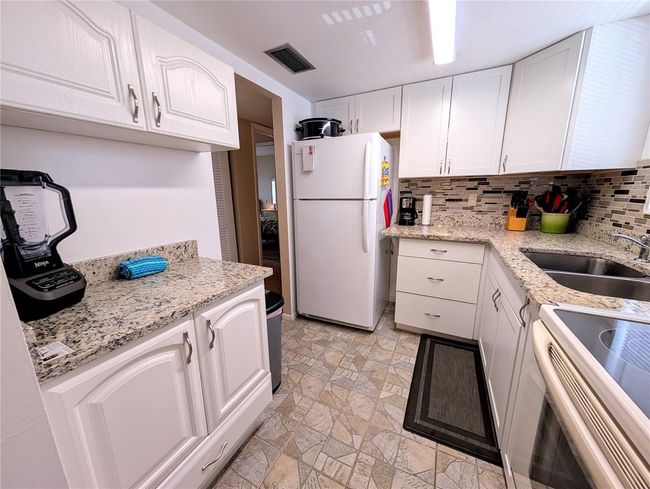 L22 - 1867 Restful Dr, Condo with 2 bedrooms, 2 bathrooms and null parking in BRADENTON FL | Image 9