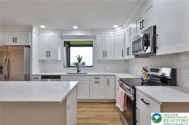 5470 Summit St, House other with 3 bedrooms, 3 bathrooms and null parking in Whitehall PA | Image 14