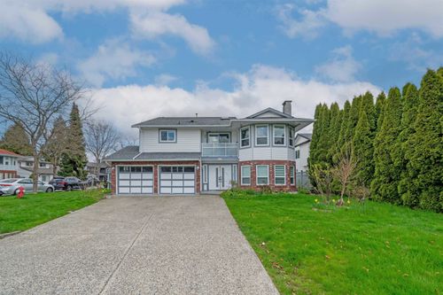 9482 153 St, Surrey, BC, V3R9C7 | Card Image