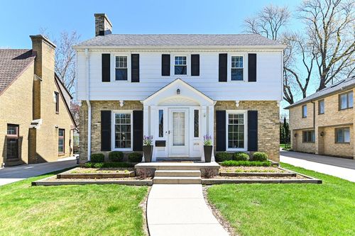 2536 N 88th Street, Wauwatosa, WI, 53226 | Card Image