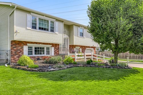 2 Mcgovern Dr, Garnerville, NY, 10923-1118 | Card Image
