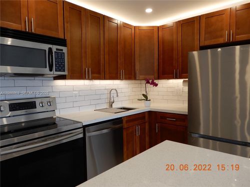 307-7175 Nw 179th St, Hialeah, FL, 33015-6156 | Card Image