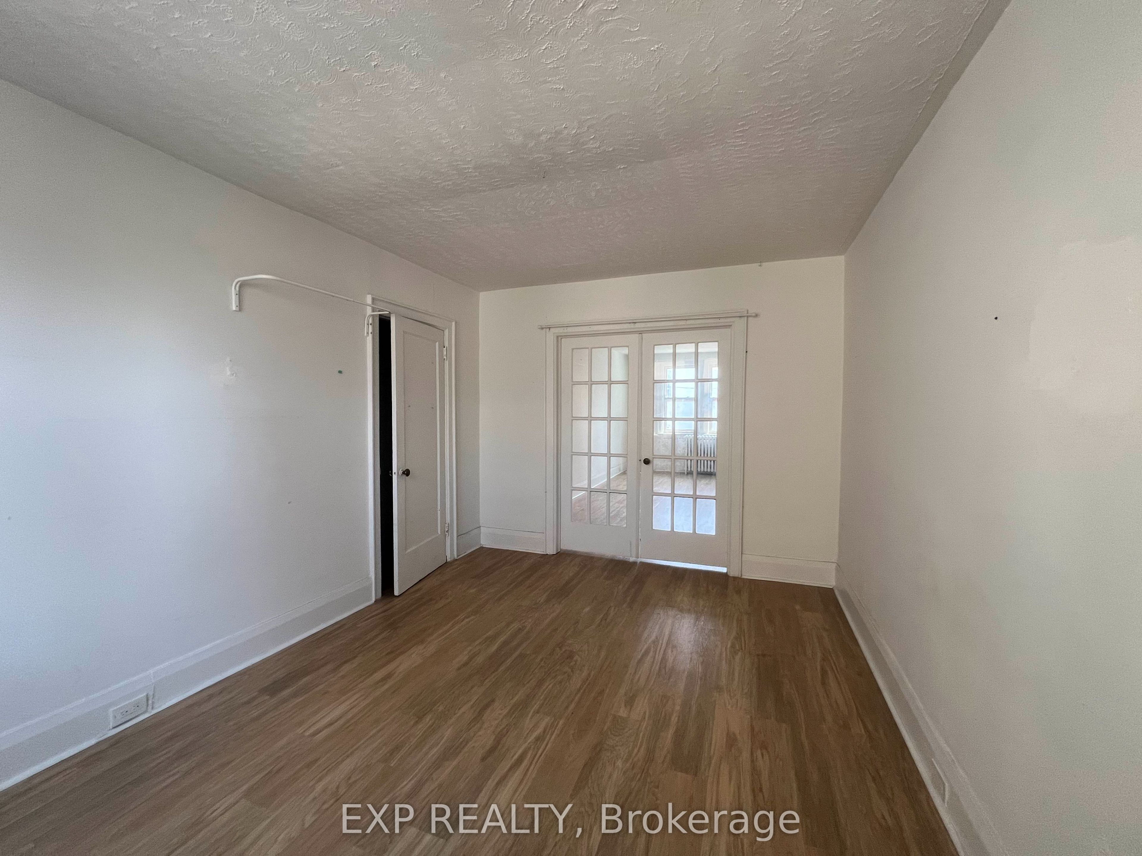 Residential Lease in Toronto C02 5