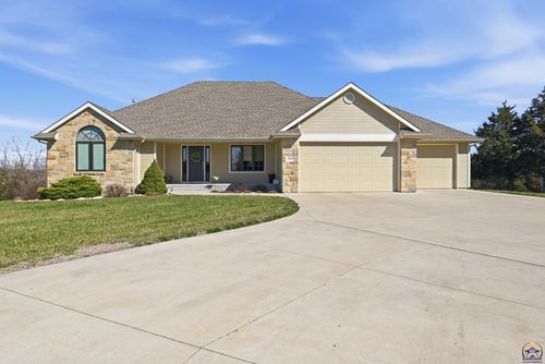 7848 Sw Hiawatha Dr, Topeka, KS, 66615-1415 | Card Image