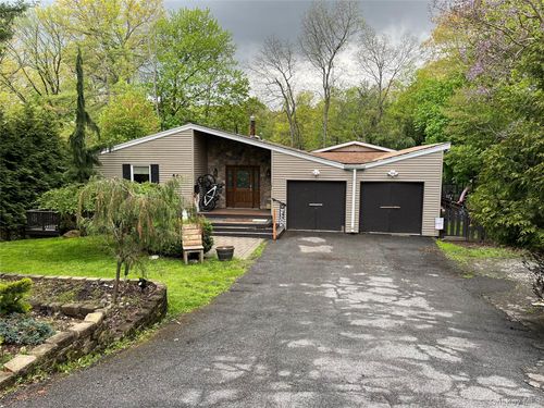 56 Summit Ave, Tappan, NY, 10983-1919 | Card Image