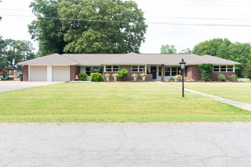 402 W Hoyle St, Hazen, AR, 72064-8027 | Card Image