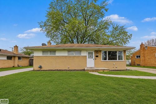 35515 Golden Dr, Clinton Township, MI, 48035-2725 | Card Image