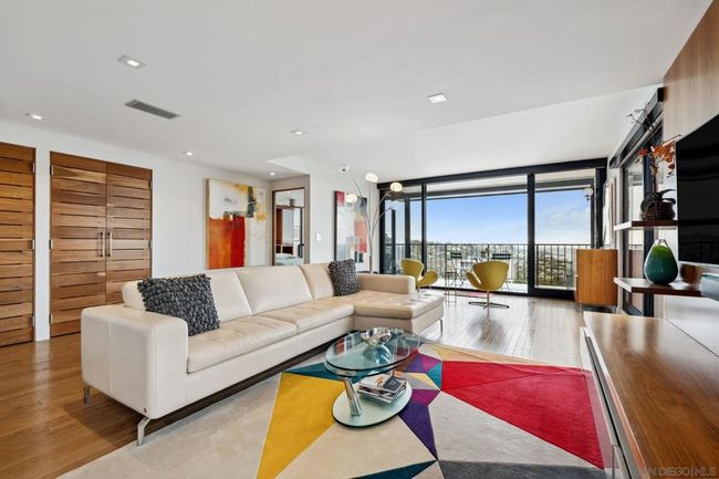 UNIT-1205 - 2500 Torrey Pines Rd, Condo with 2 bedrooms, 2 bathrooms and 2 parking in La Jolla CA | Image 6