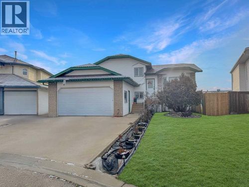 9105 109 Ave, Grande Prairie, AB, T8X1K3 | Card Image