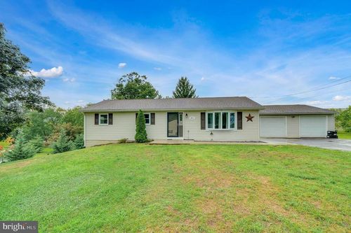 61 Armory Dr, CHAMBERSBURG, PA, 17201 | Card Image