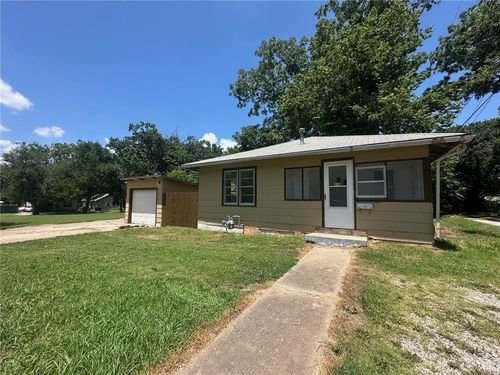 614 W Poplar St, Independence, KS, 67301-4236 | Card Image
