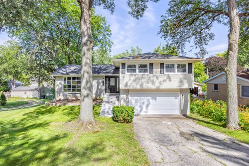 123 Kainer Ave, Barrington, IL, 60010-4642 | Card Image
